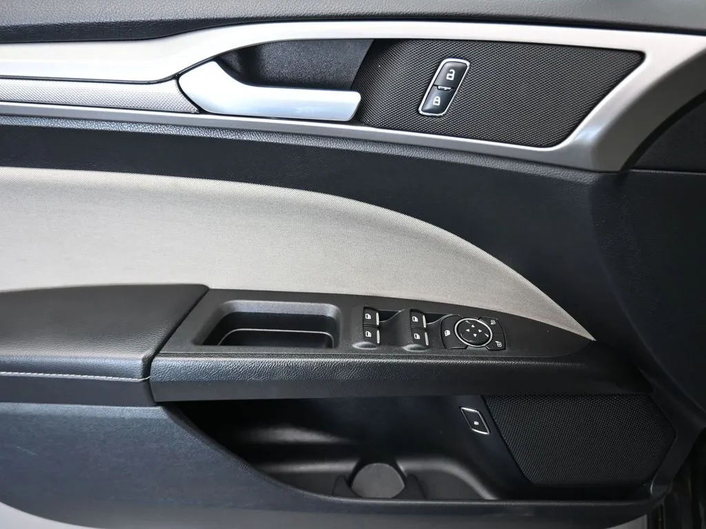 2018 Ford Fusion Hybrid S photo 4
