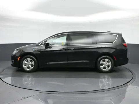 More photos of 2017 Chrysler Pacifica Hybrid Touring Plus at Sullivan Auto Trading Fredericksburg, VA