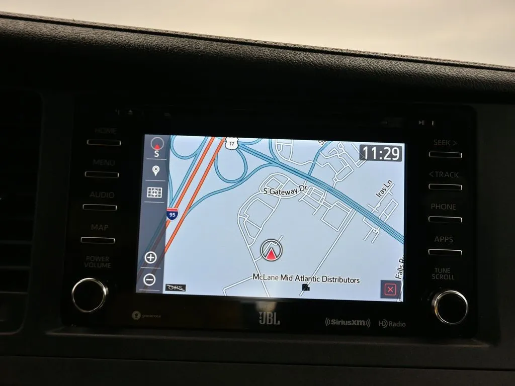 2020 Toyota Sienna SE Premium photo 28