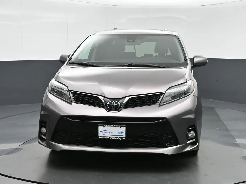 2020 Toyota Sienna SE Premium photo 23