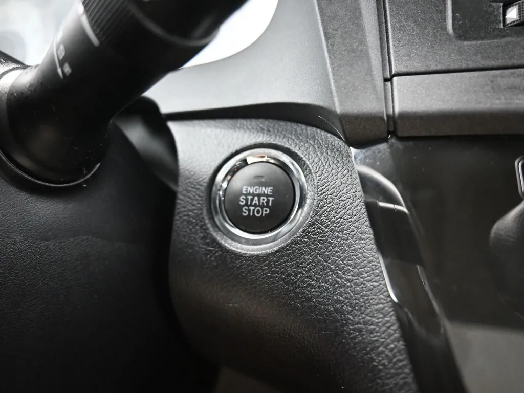 2020 Toyota Sienna SE Premium photo 29