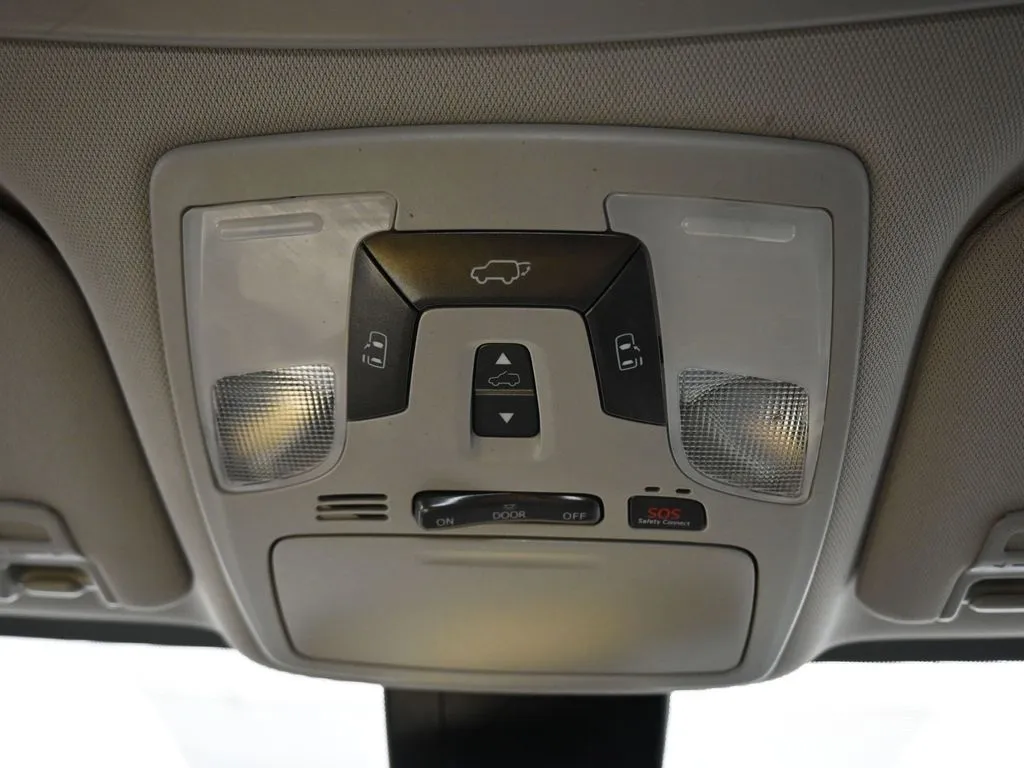 2020 Toyota Sienna SE Premium photo 8
