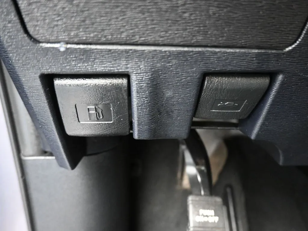 2020 Toyota Sienna SE Premium photo 9