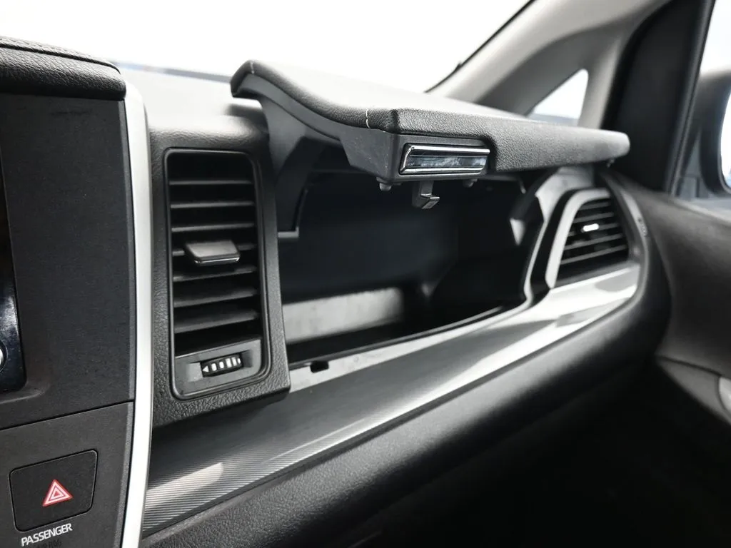 2020 Toyota Sienna SE Premium photo 32