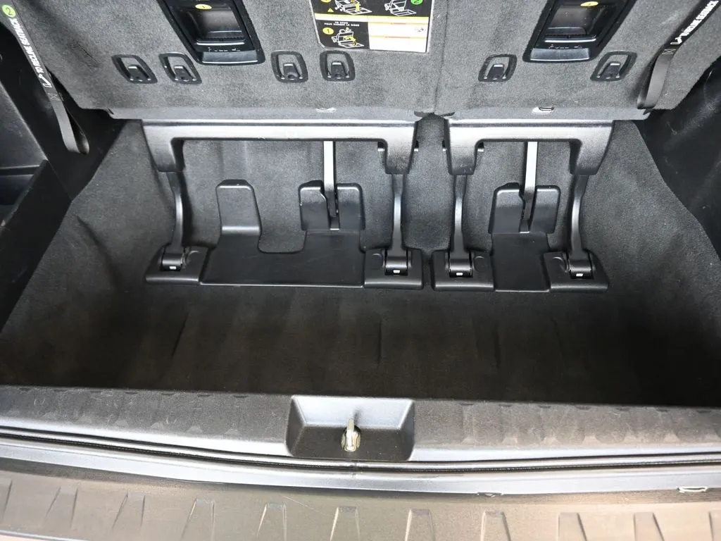2020 Toyota Sienna SE Premium photo 17