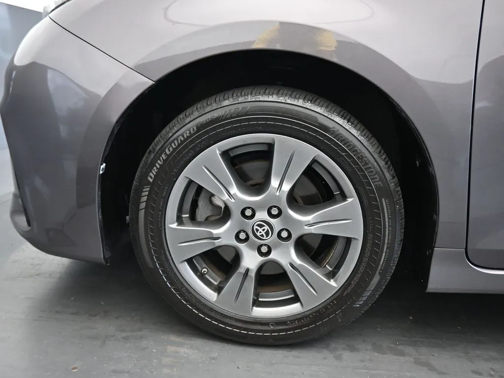 2020 Toyota Sienna SE Premium photo 42