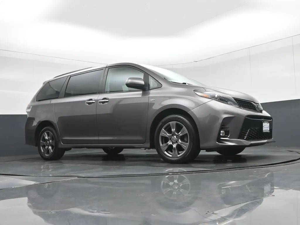 2020 Toyota Sienna SE Premium photo 20