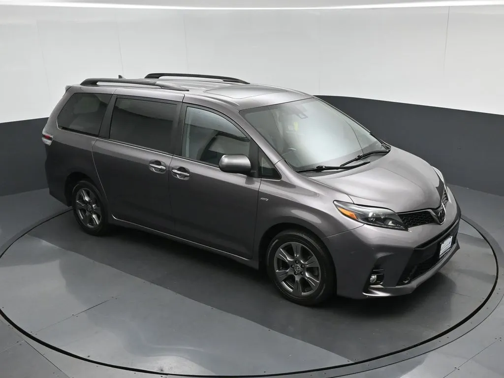2020 Toyota Sienna SE Premium photo 44