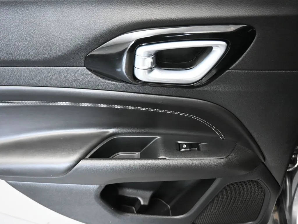 2022 Jeep Compass Altitude photo 12