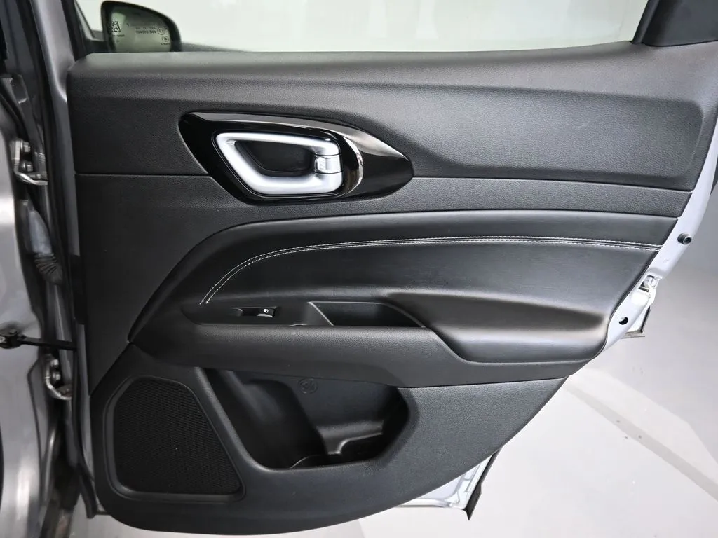 2022 Jeep Compass Altitude photo 34