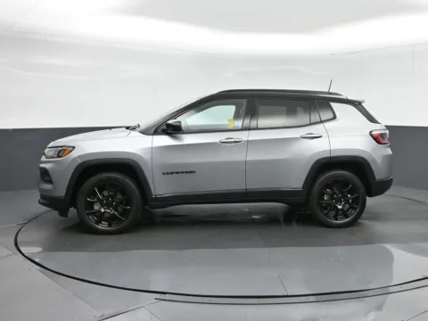 More photos of 2022 Jeep Compass Altitude at Sullivan Auto Trading Fredericksburg, VA