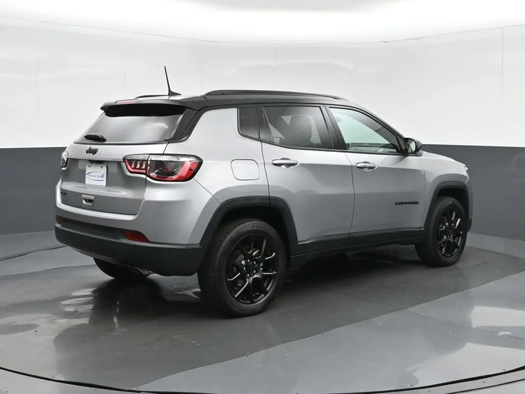 2022 Jeep Compass Altitude photo 3
