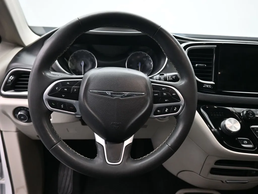 2022 Chrysler Pacifica Touring L photo 29