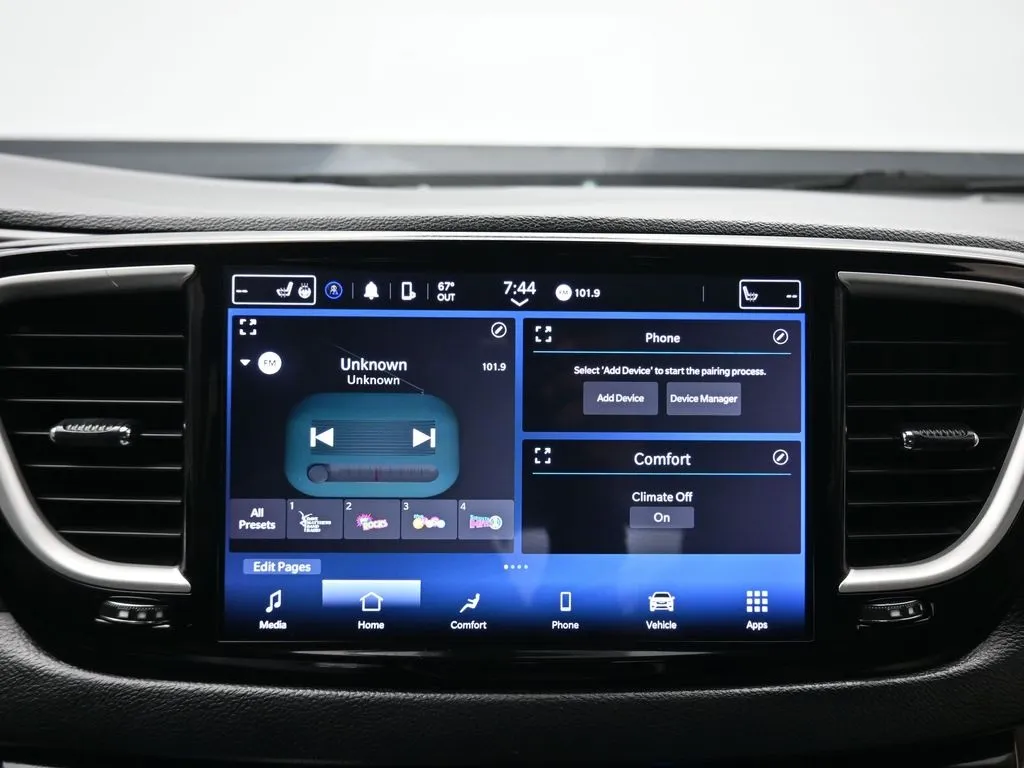 2022 Chrysler Pacifica Touring L photo 6