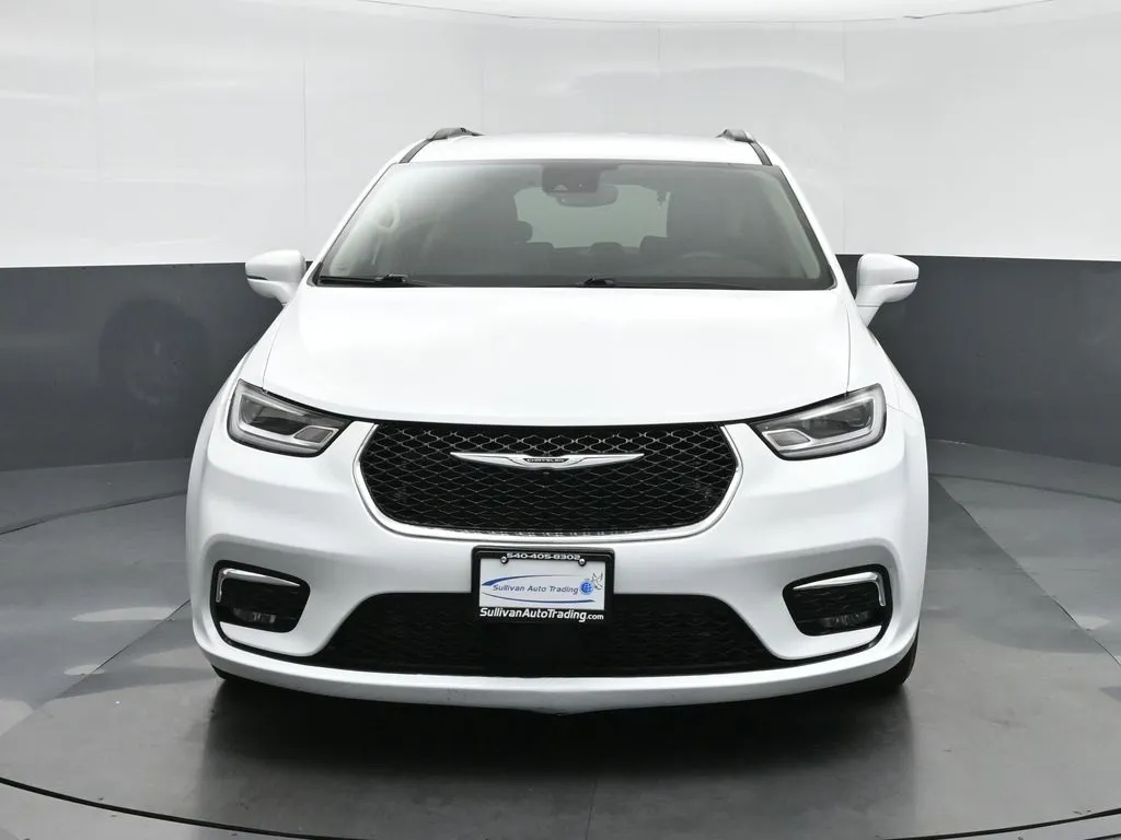 2022 Chrysler Pacifica Touring L photo 25