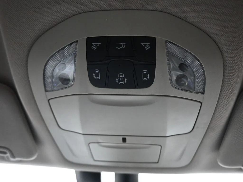 2022 Chrysler Pacifica Touring L photo 9