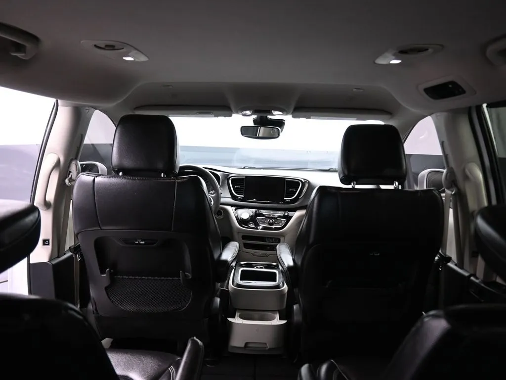 2022 Chrysler Pacifica Touring L photo 14