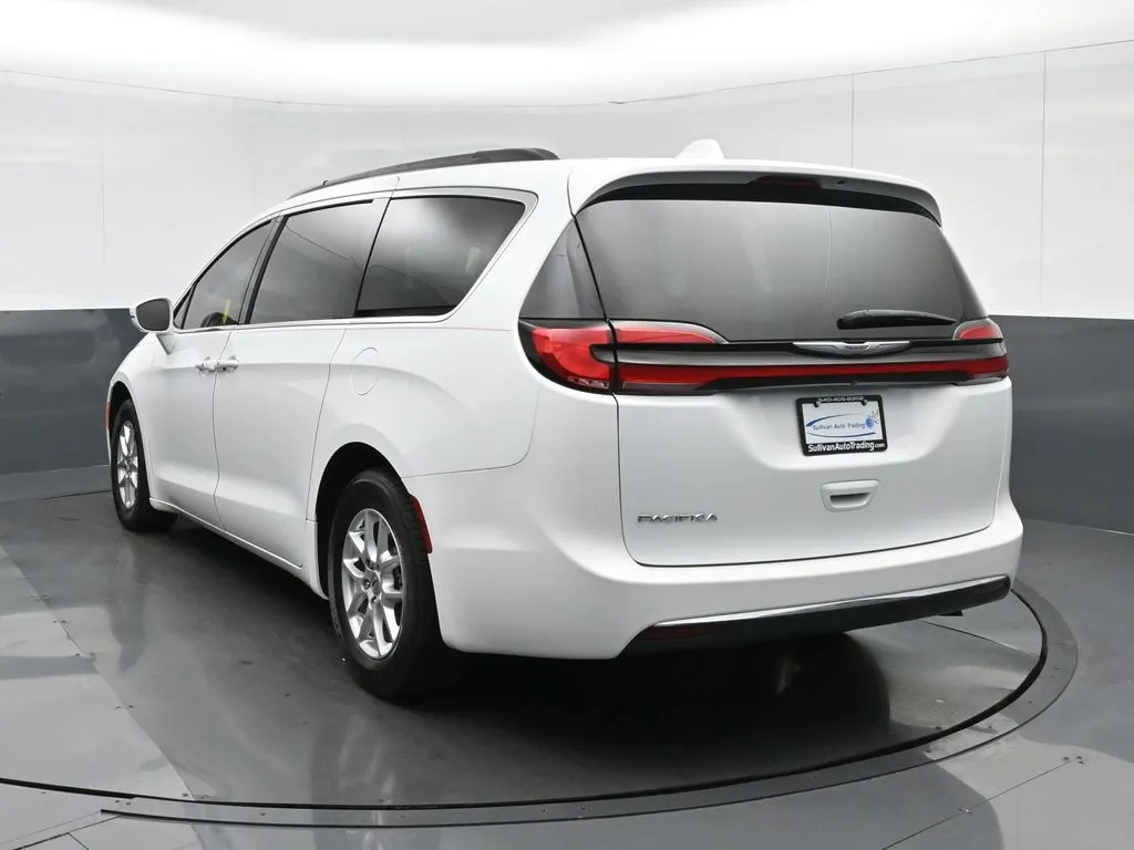 2022 Chrysler Pacifica Touring L photo 26