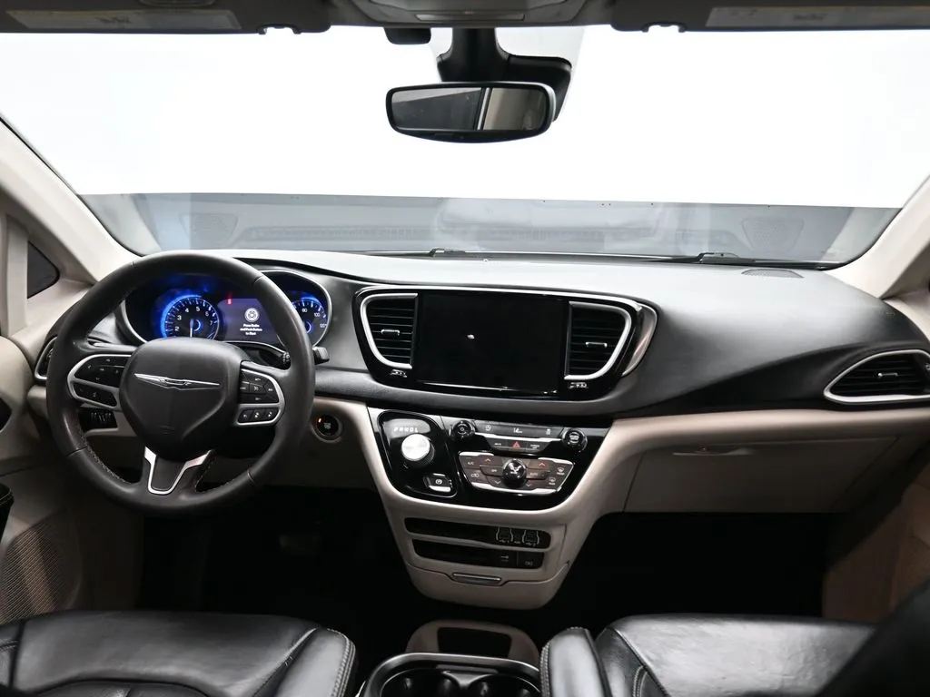2022 Chrysler Pacifica Touring L photo 17