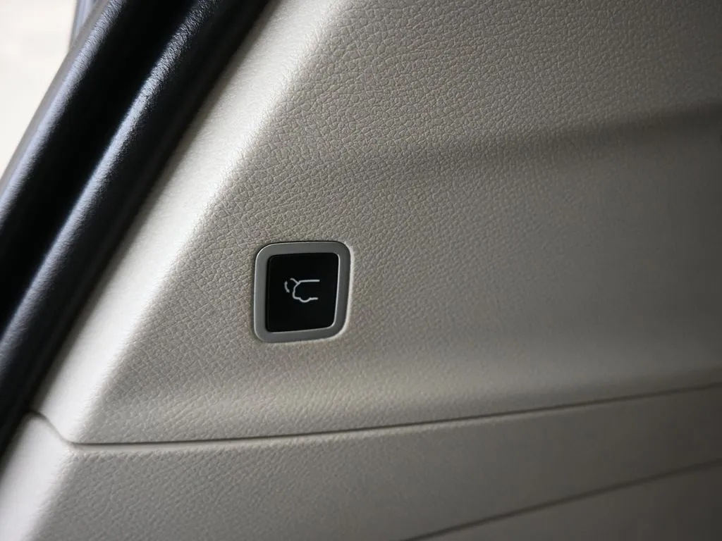 2022 Chrysler Pacifica Touring L photo 19
