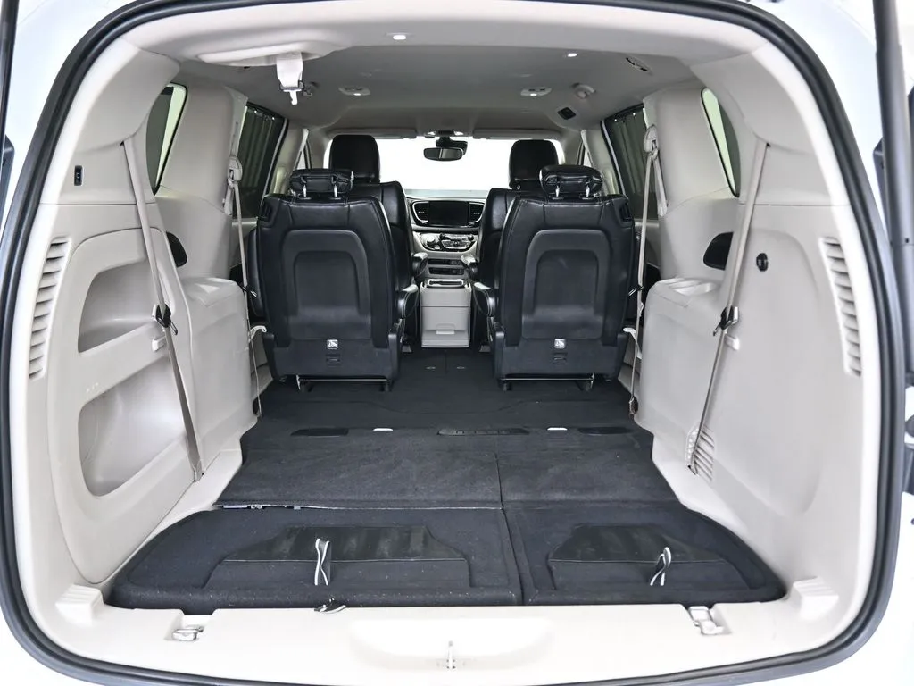 2022 Chrysler Pacifica Touring L photo 20