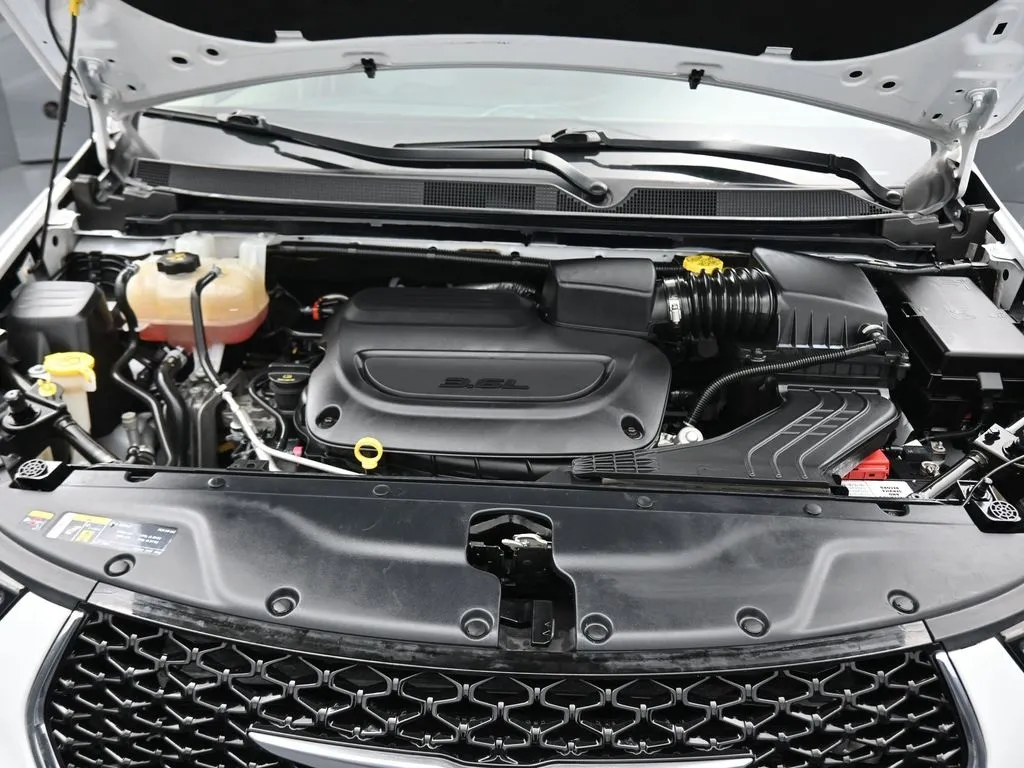 2022 Chrysler Pacifica Touring L photo 21