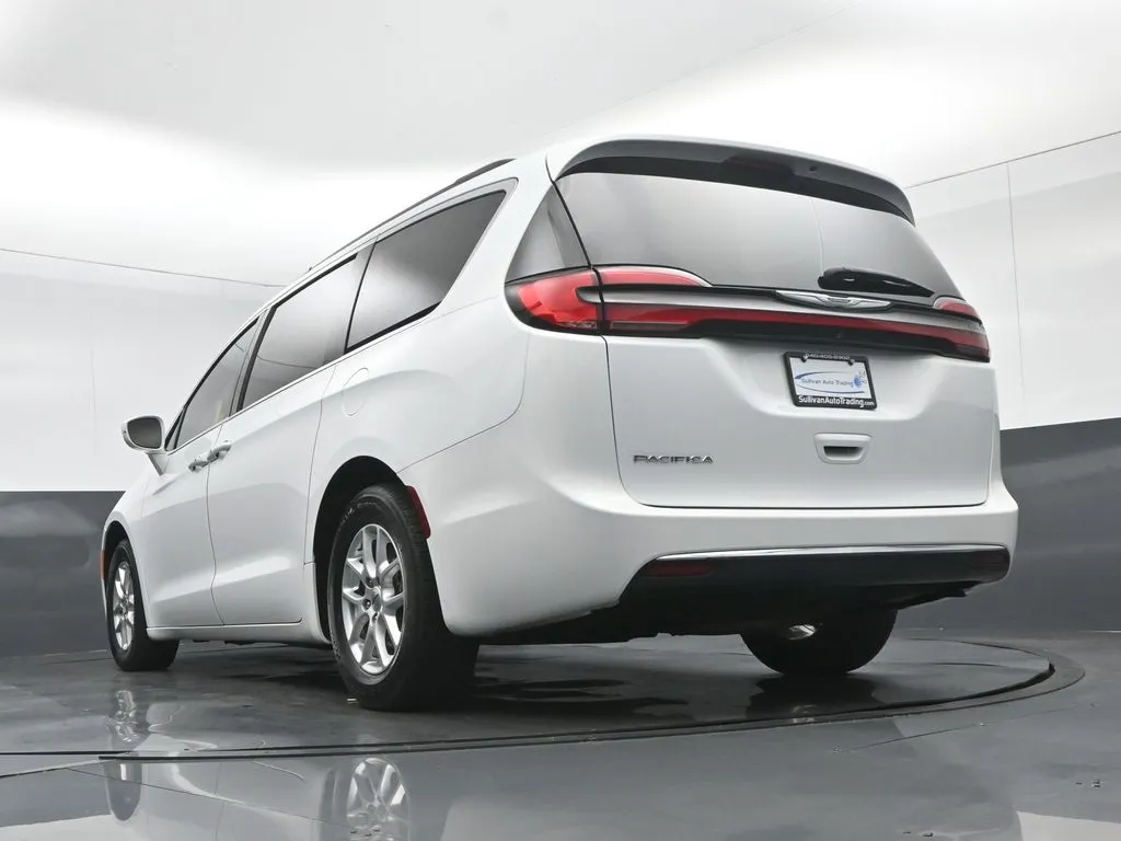 2022 Chrysler Pacifica Touring L photo 23