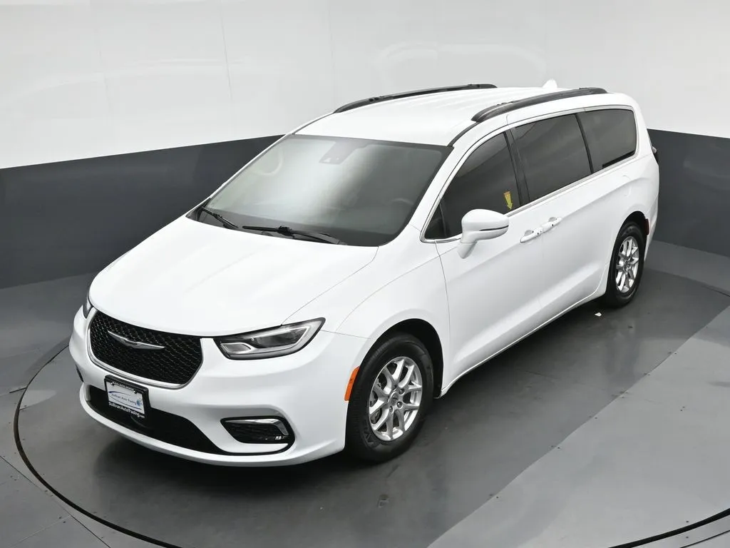 2022 Chrysler Pacifica Touring L photo 24
