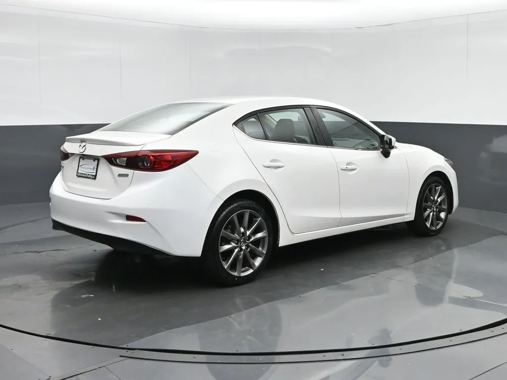 2018 Mazda Mazda3 Touring photo 2
