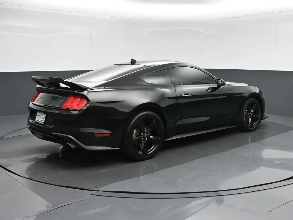 2021 Ford Mustang EcoBoost photo 3