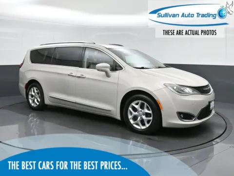 White 2017 Chrysler Pacifica Touring L Plus for sale in Fredericksburg, VA