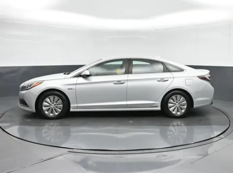 More photos of 2016 Hyundai Sonata Hybrid SE at Sullivan Auto Trading Fredericksburg, VA