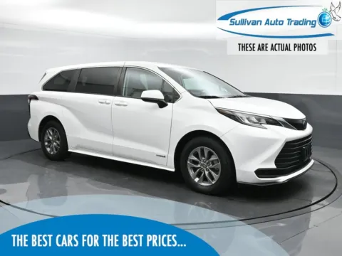 White 2021 Toyota Sienna LE for sale in Fredericksburg, VA