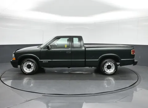 More photos of 2001 Chevrolet S-10 at Sullivan Auto Trading Fredericksburg, VA