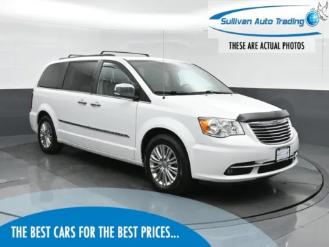 White 2015 Chrysler Town & Country Touring-L for sale in Fredericksburg, VA