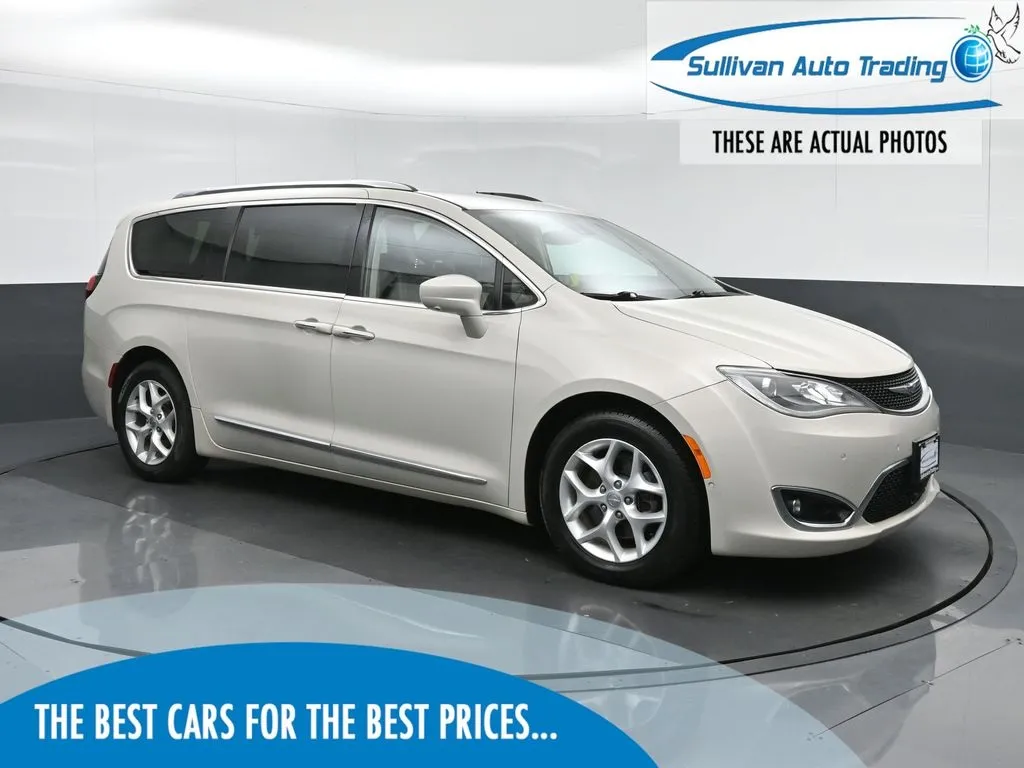 White 2017 Chrysler Pacifica Touring L Plus for sale in Fredericksburg, VA