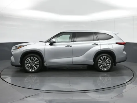 More photos of 2021 Toyota Highlander Platinum at Sullivan Auto Trading Fredericksburg, VA