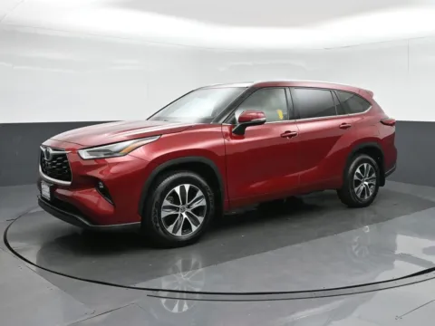 Another view of 2021 Toyota Highlander XLE for sale in Fredericksburg, VA at Sullivan Auto Trading Fredericksburg