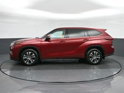 More photos of 2021 Toyota Highlander XLE at Sullivan Auto Trading Fredericksburg, VA
