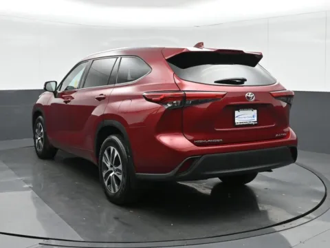 More photos of 2021 Toyota Highlander XLE at Sullivan Auto Trading Fredericksburg, VA