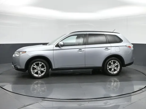 More photos of 2015 Mitsubishi Outlander SE at Sullivan Auto Trading Fredericksburg, VA