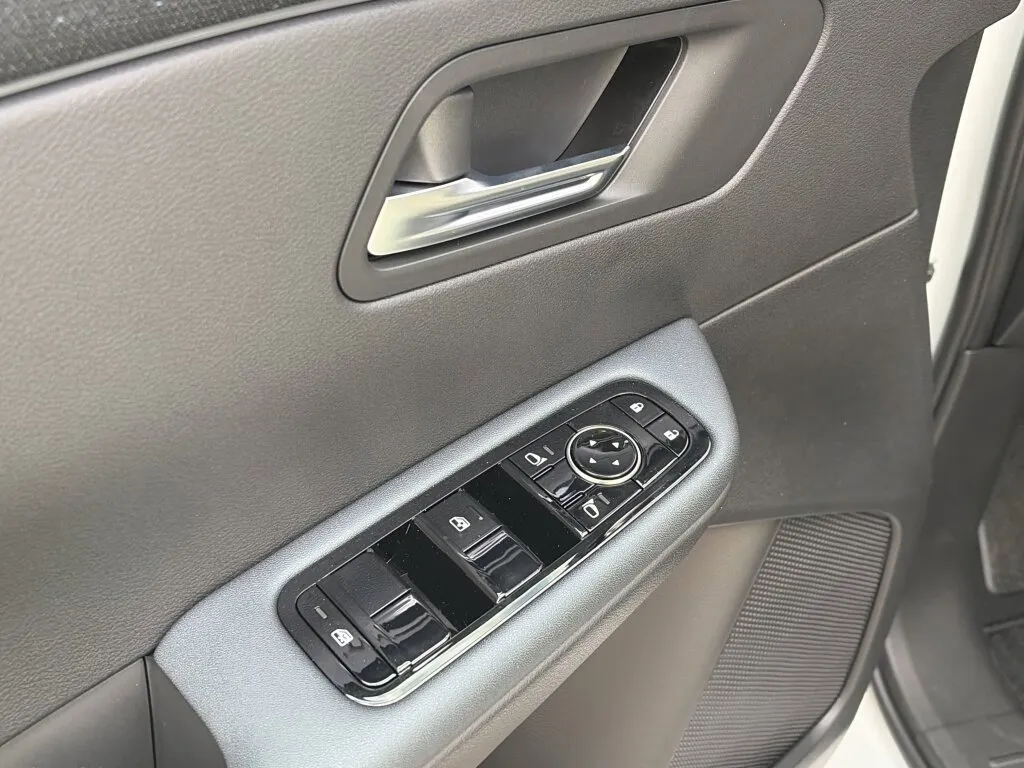 2026 Nissan LEAF SV+ - Photo 17