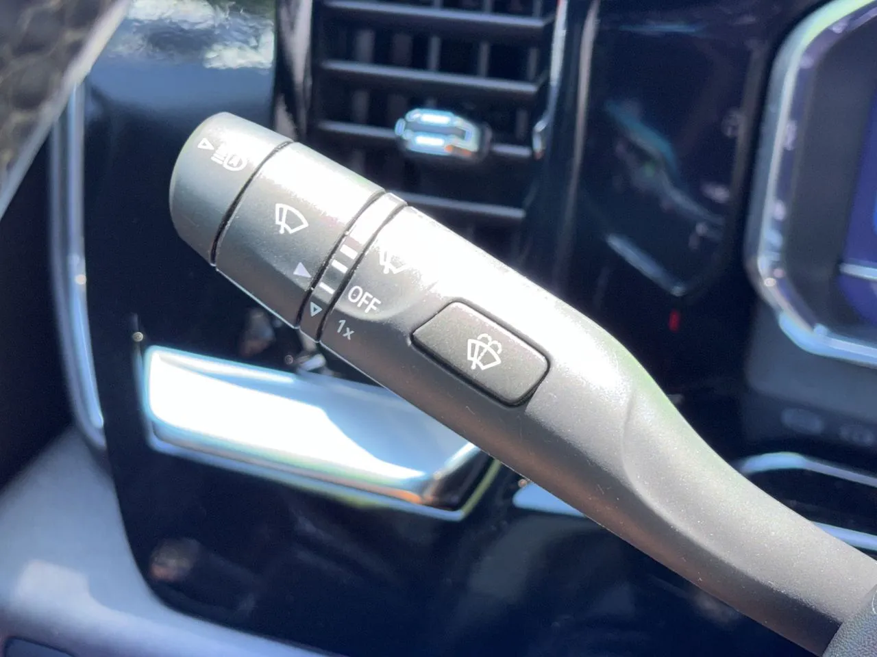 2025 Chevrolet Silverado 1500 LT - Photo 17