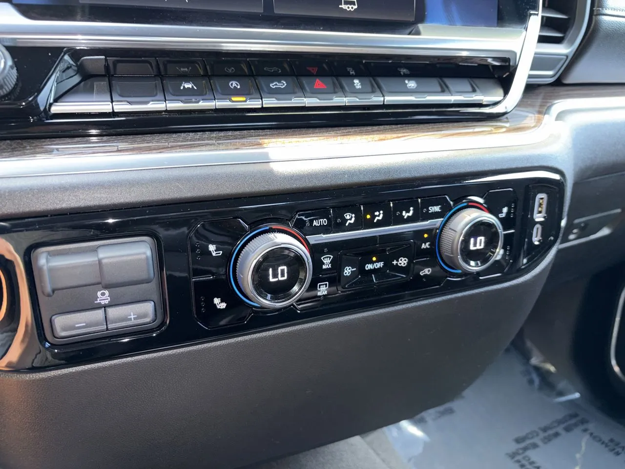 2025 Chevrolet Silverado 1500 LT - Photo 14