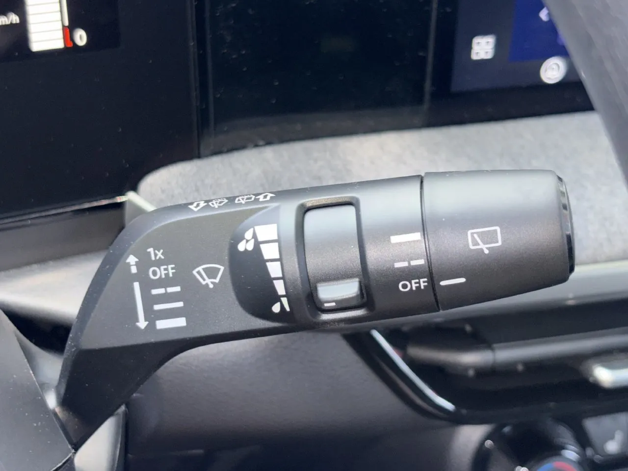 2026 Nissan KICKS SV AWD - Photo 11
