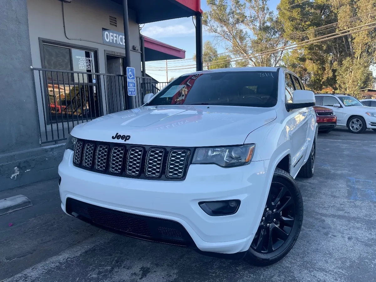 White 2018 Jeep Grand Cherokee Altitude for sale in Corona, CA