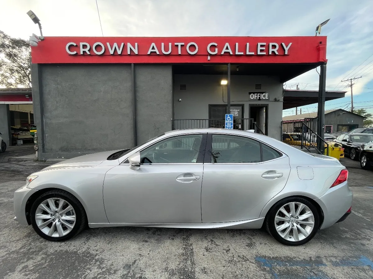 2016 Lexus IS 200t - Photo 6