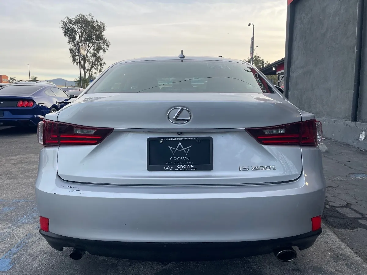 2016 Lexus IS 200t - Photo 8