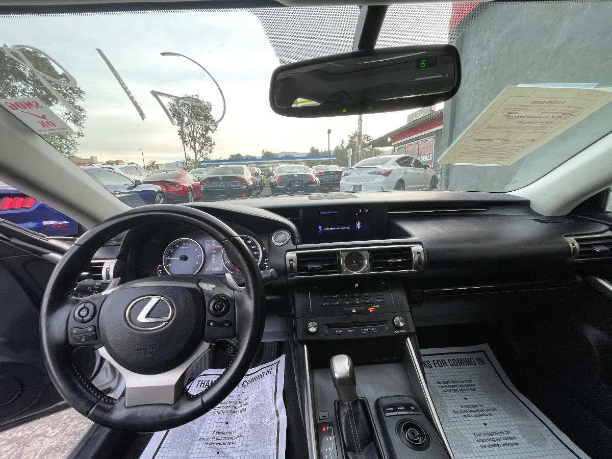2016 Lexus IS 200t - Photo 9