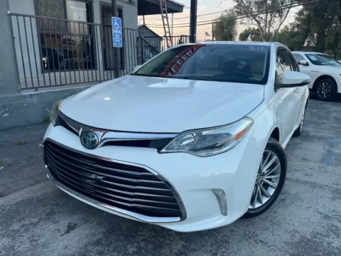 White 2018 Toyota Avalon Hybrid Limited for sale in Corona, CA